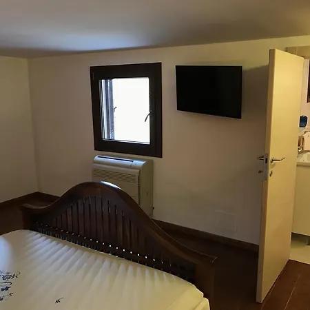 Apartment Red *